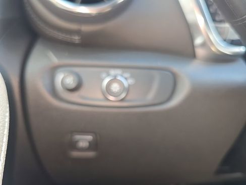 Used 2020 Chevrolet Blazer LT image 28