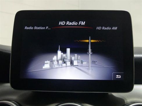 Used 2019 Mercedes-Benz GLA 250 4MATIC image 40