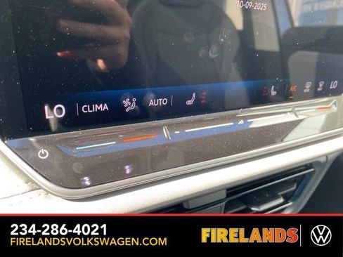New 2025 Volkswagen Tiguan SE image 35