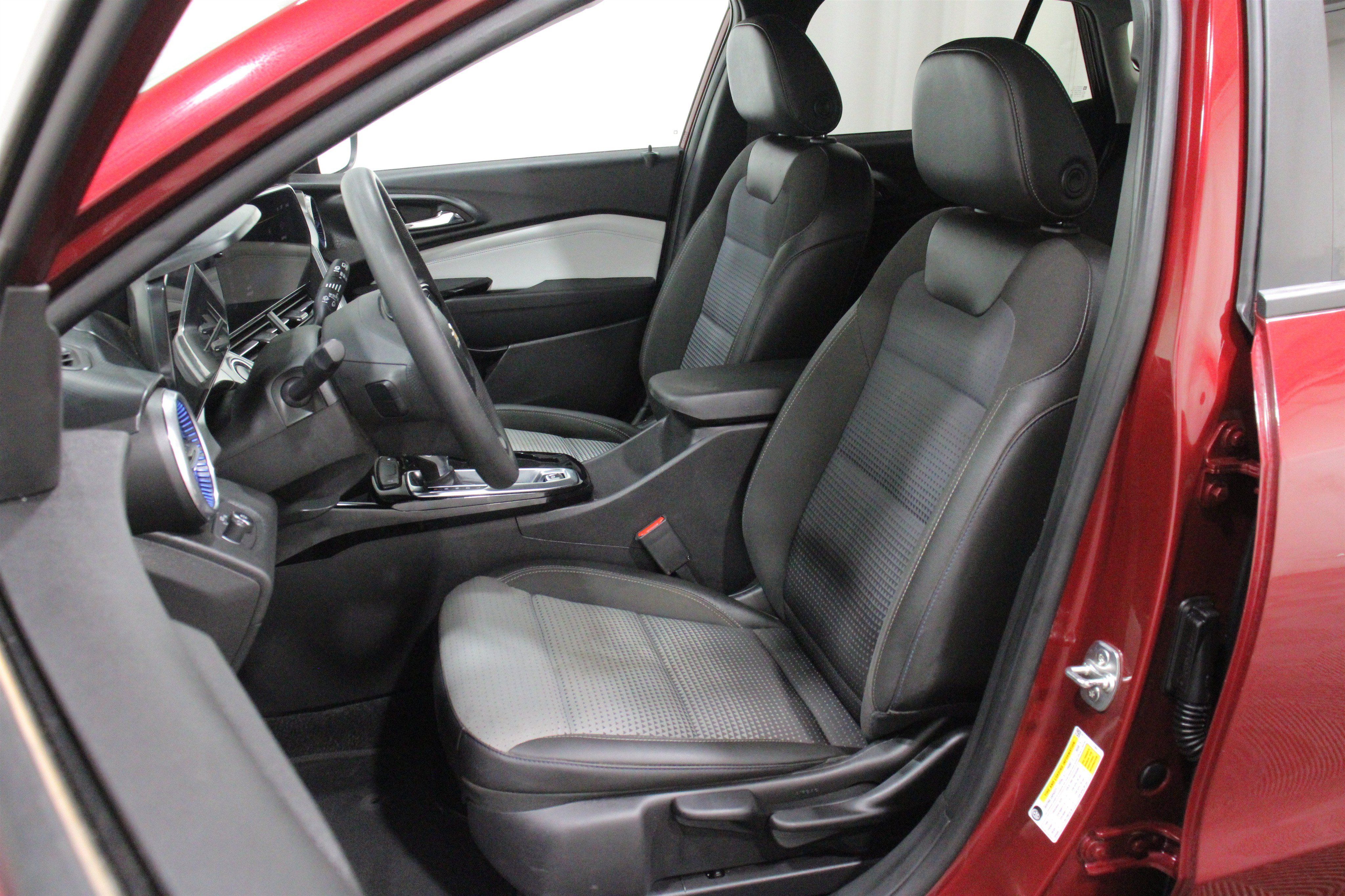 Used 2024 Chevrolet Trax LT FWD image 6