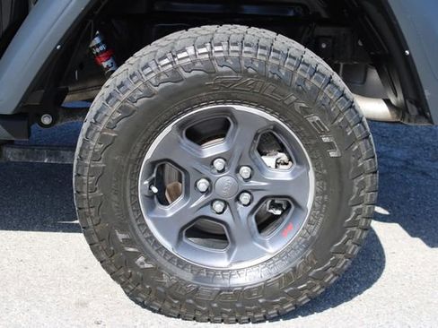 Used 2022 Jeep Gladiator Rubicon w/ Cold Weather Group AWD/4WD image 8