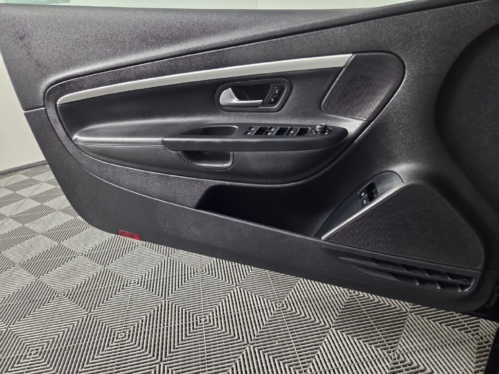 Used 2016 Volkswagen Eos Komfort FWD image 20