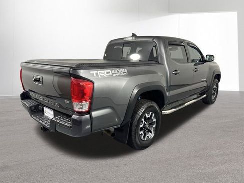 Used 2018 Toyota Tacoma TRD Off-Road w/ Technology Package image 32