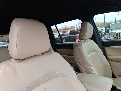 Used 2023 Jeep Grand Cherokee Limited w/ Trailer Tow Prep Group (B) image 13