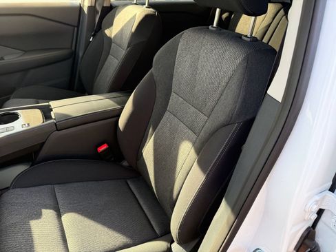 Certified 2026 Nissan Rogue SV FWD image 27
