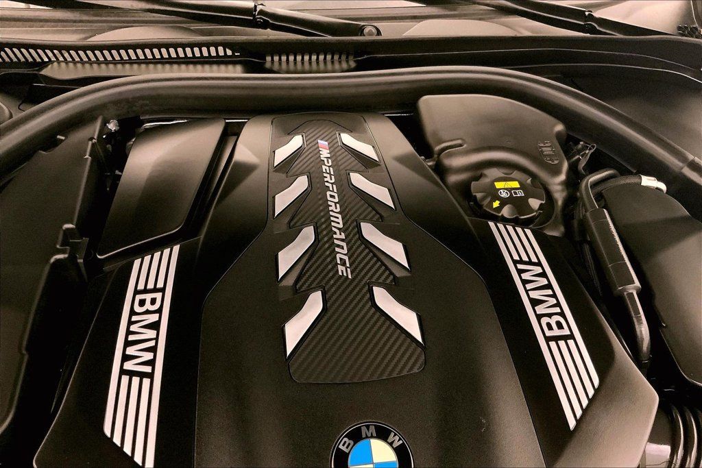 Used 2023 BMW M550i xDrive w/ Executive Package AWD/4WD image 31