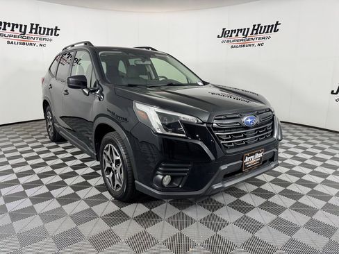 Used 2022 Subaru Forester Premium AWD/4WD image 5