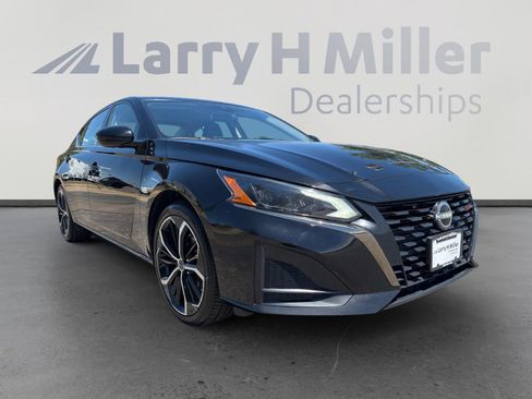 Used 2024 Nissan Altima 2.5 SR w/ SR Premium Package FWD image 7