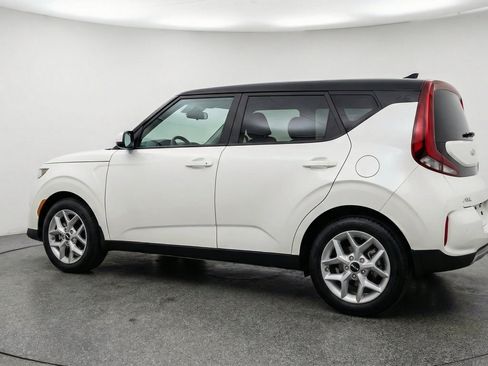 Used 2025 Kia Soul LX w/ LX Technology Package FWD image 6