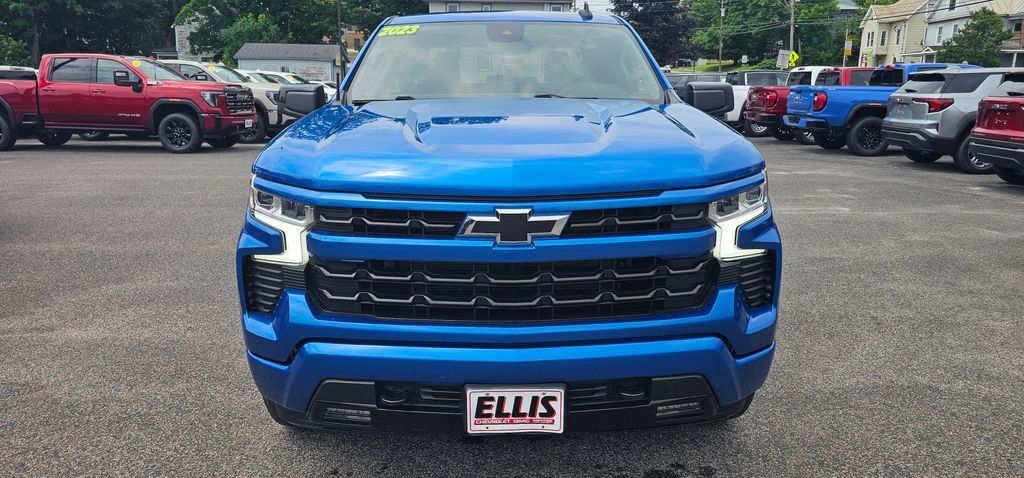 Used 2023 Chevrolet Silverado 1500 RST w/ Z71 Off-Road Package AWD/4WD image 2