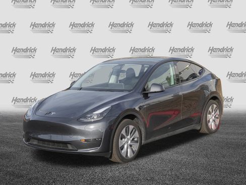 Used 2024 Tesla Model Y Long Range image 5