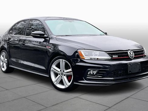 Used 2017 Volkswagen Jetta GLI image 2