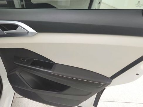 Used 2025 Volkswagen Taos SE image 23