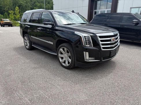 Used 2019 Cadillac Escalade Luxury AWD/4WD image 4