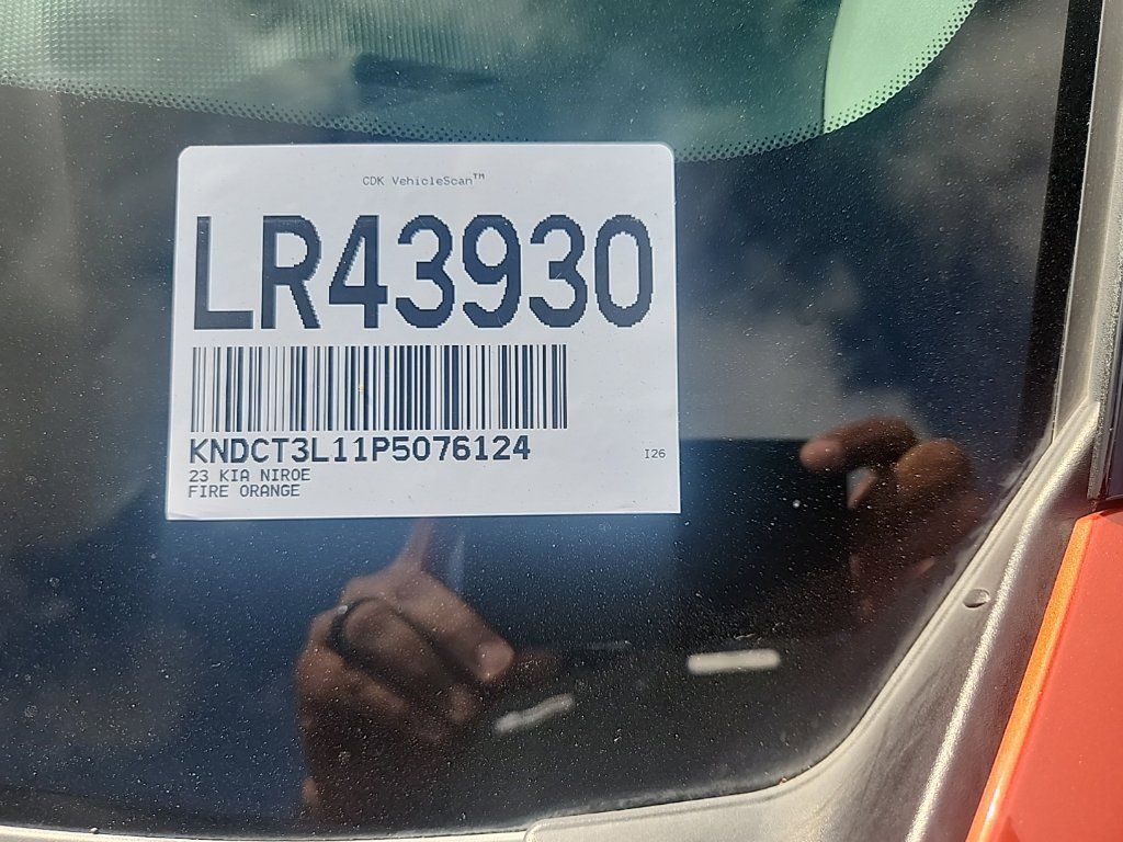 Certified 2023 Kia Niro Wave FWD image 5