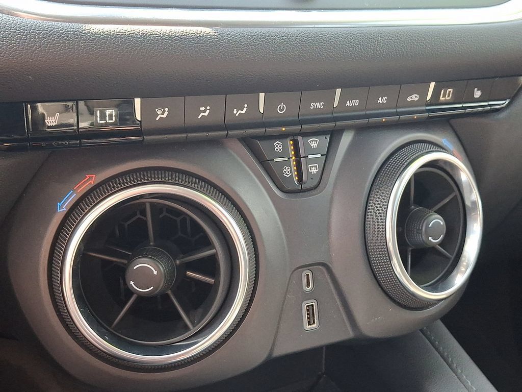 Used 2021 Chevrolet Blazer LT AWD/4WD image 15