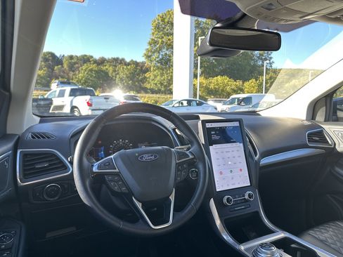 Used 2023 Ford Edge Titanium image 15