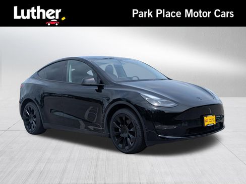 Used 2024 Tesla Model Y Long Range AWD/4WD image 1