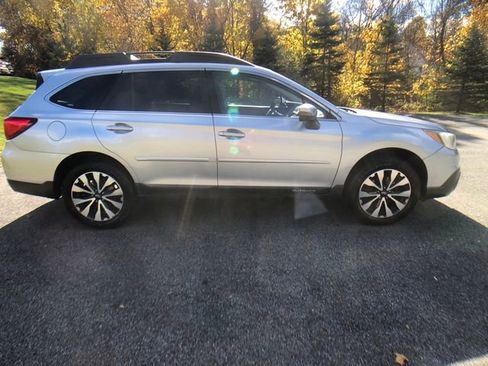 Used 2016 Subaru Outback 2.5i Limited image 2