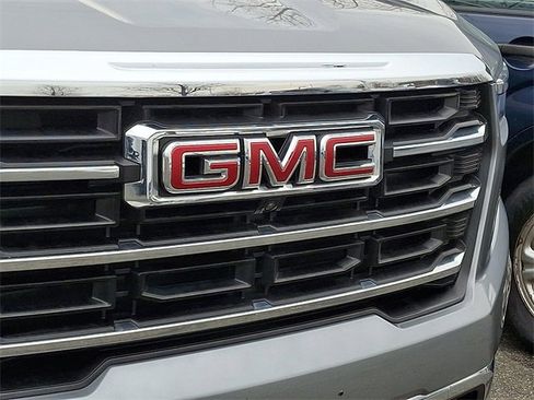 Used 2024 GMC Acadia Elevation image 8