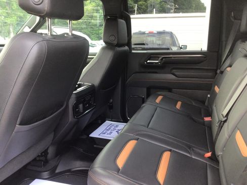 Used 2024 GMC Sierra 3500 AT4 w/ AT4 Preferred Package AWD/4WD image 17