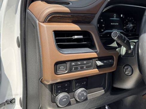 Used 2022 Chevrolet Suburban High Country AWD/4WD image 16