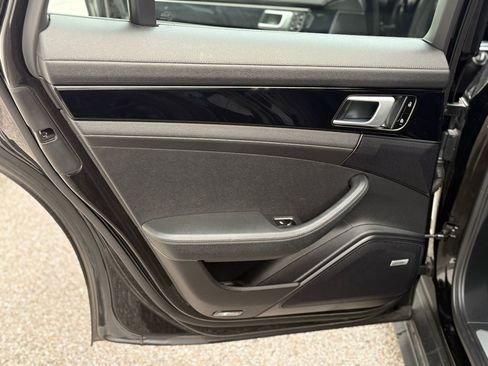 Used 2019 Porsche Panamera 4 image 55