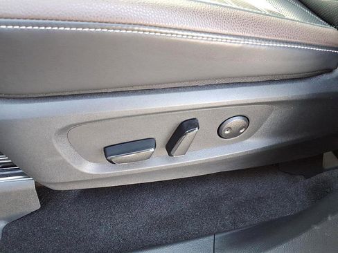 Used 2025 Nissan Pathfinder Platinum w/ Lighting Package (N92) image 18