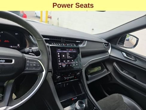 Used 2023 Jeep Grand Cherokee Altitude AWD/4WD image 13