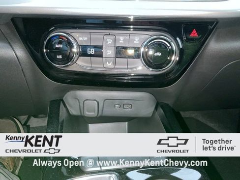 Used 2025 Chevrolet Trax LT image 24