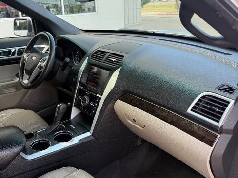 Used 2013 Ford Explorer Limited image 13