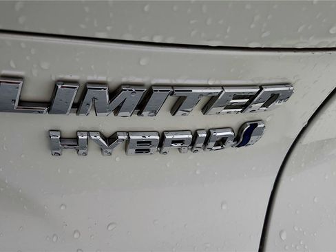 Used 2021 Toyota Venza Limited image 15