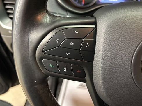 Used 2019 Jeep Cherokee Trailhawk w/ Cold Weather Group image 18