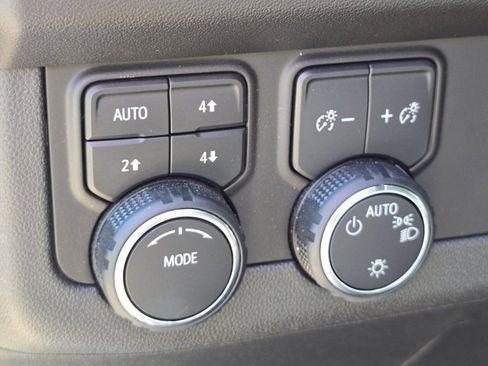 Used 2024 Chevrolet Tahoe High Country AWD/4WD image 13