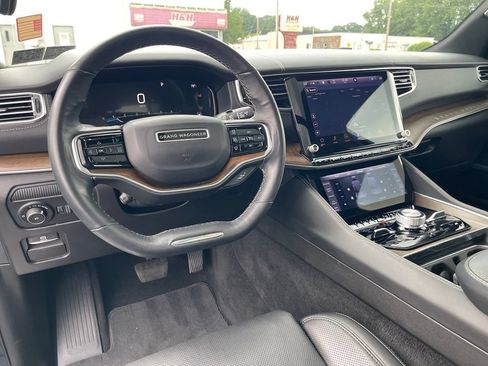 Used 2022 Jeep Grand Wagoneer Series I AWD/4WD image 13