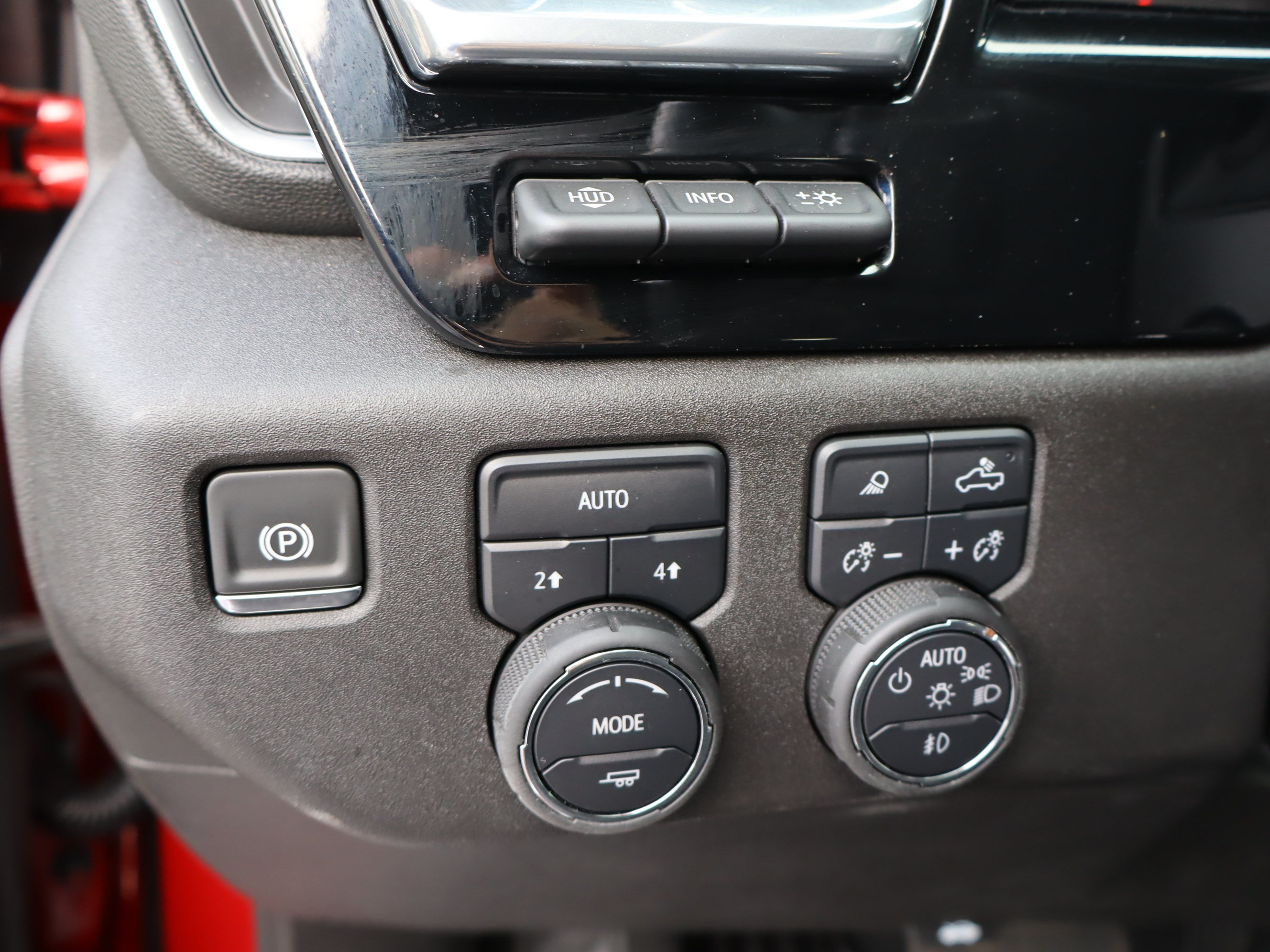 Used 2025 Chevrolet Silverado 1500 LTZ w/ LTZ Premium Package AWD/4WD image 22