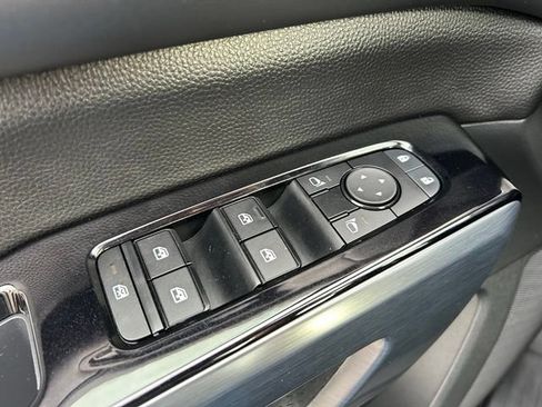 Certified 2025 Nissan Pathfinder SL AWD/4WD image 30