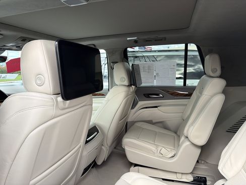 Used 2024 Cadillac Escalade Premium Luxury Platinum image 30
