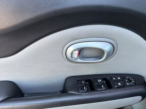 Used 2015 Kia Soul FWD image 13