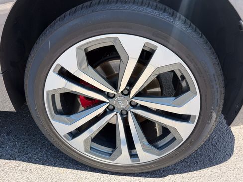 Used 2019 Audi Q8 Premium Plus AWD/4WD image 9