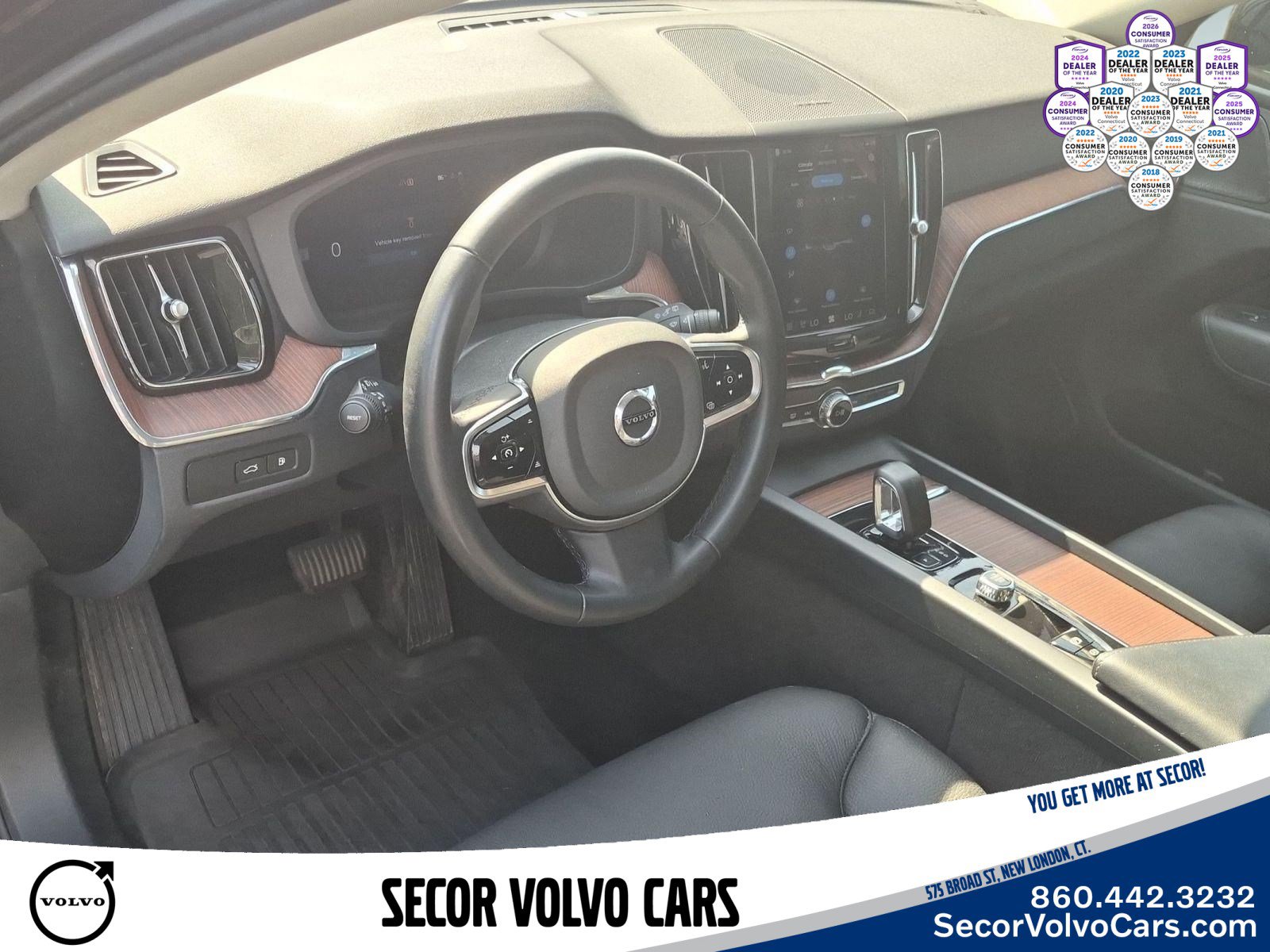 Certified 2024 Volvo XC60 T8 Plus w/ Protection Package Premier AWD/4WD image 11