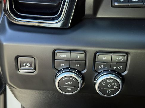 Used 2026 GMC Sierra 1500 AT4 w/ Technology Package AWD/4WD image 18