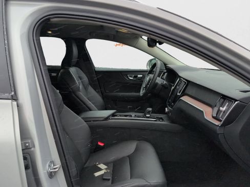 Used 2025 Volvo V60 B5 Cross Country Plus image 18