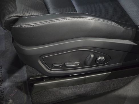 Used 2022 Porsche Taycan 4 Cross Turismo image 18