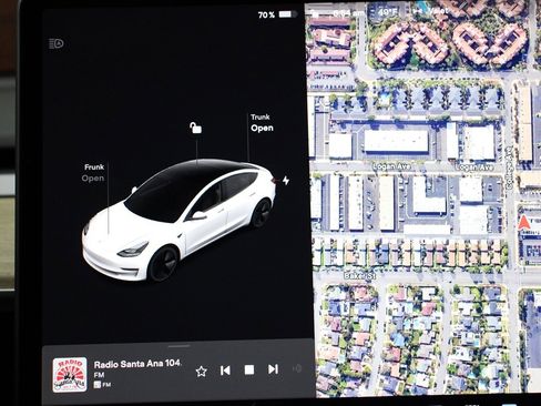 Used 2023 Tesla Model 3 Standard Range image 27