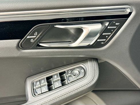 Used 2025 Porsche Macan image 10