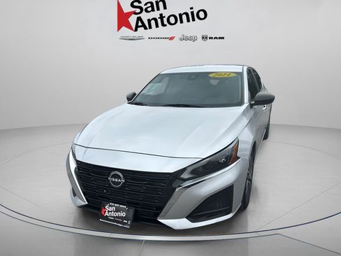Used 2024 Nissan Altima 2.5 SV FWD image 4