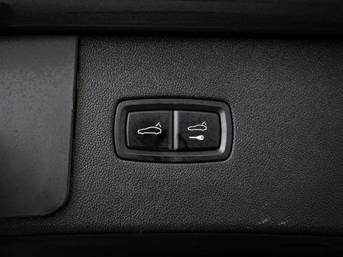 Certified 2022 Porsche Cayenne E-Hybrid w/ Premium Package image 27