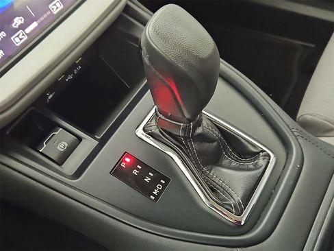 Used 2020 Subaru Legacy w/ Alloy Wheel Package image 32