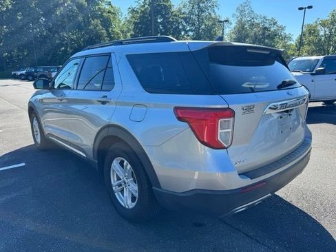 Used 2021 Ford Explorer XLT w/ Equipment Group 202A RWD image 6